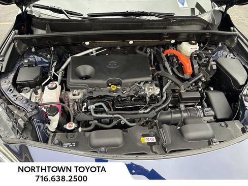 Used 2023 Toyota Venza LE image 13