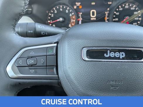 Used 2025 Jeep Compass Limited image 17