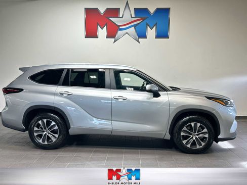 Used 2024 Toyota Highlander XLE image 1