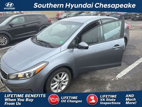 Used 2017 Kia Forte S image 1