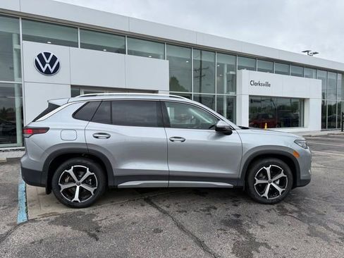 New 2026 Volkswagen Tiguan SE FWD image 6