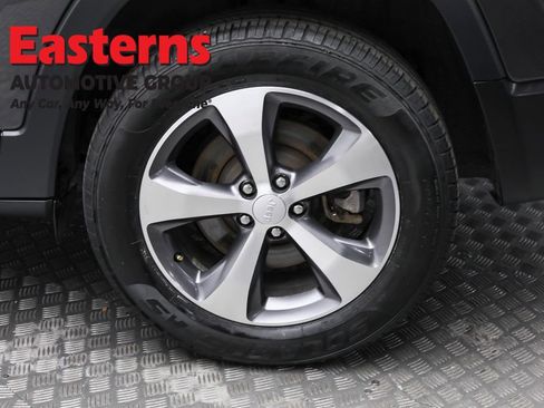 Used 2021 Jeep Cherokee Limited AWD/4WD image 8