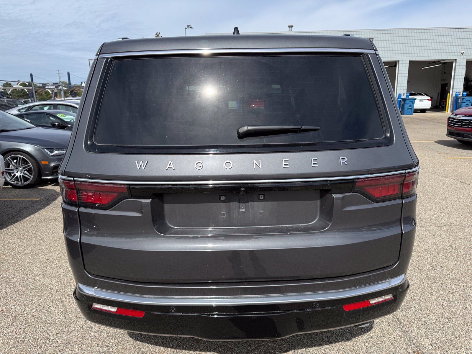 Used 2025 Jeep Wagoneer Series II AWD/4WD image 3