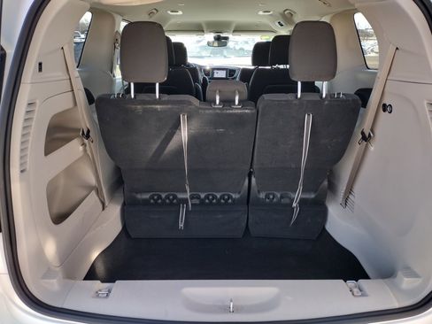 Used 2024 Chrysler Voyager LX image 16