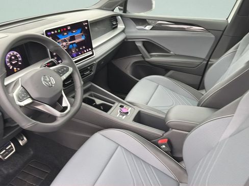New 2026 Volkswagen Tiguan SE R-Line FWD image 25
