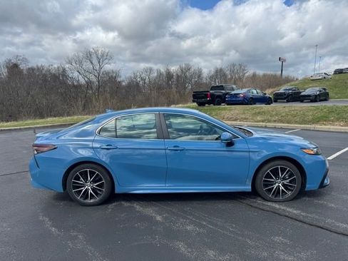 Used 2024 Toyota Camry SE image 2