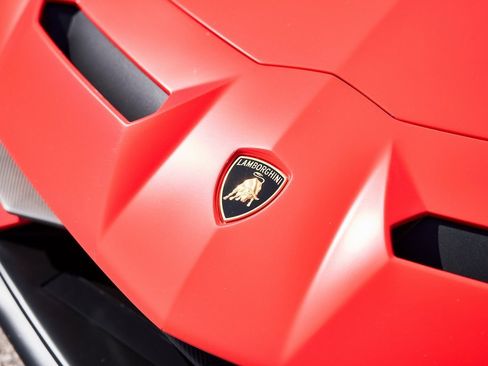 Used 2019 Lamborghini Aventador SVJ image 7