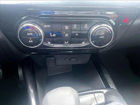 Used 2025 Chevrolet Trax RS FWD image 24