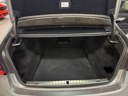 Used 2021 BMW 750i xDrive w/ Executive Package image 31