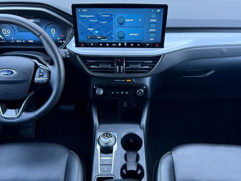 Used 2025 Ford Escape Platinum image 18