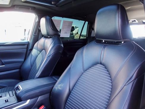 Certified 2021 Toyota Highlander XSE image 29