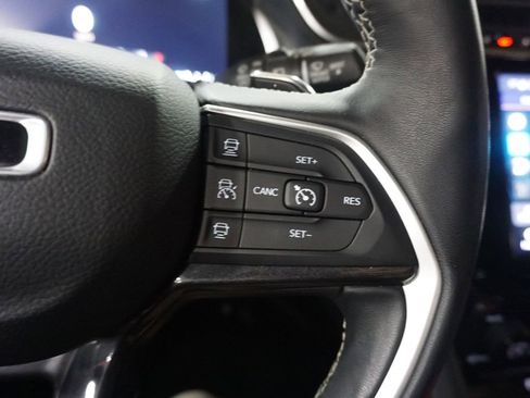 Used 2022 Jeep Grand Cherokee Altitude AWD/4WD image 9