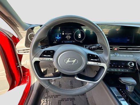 Used 2025 Hyundai Elantra SEL w/ Cargo Package image 11