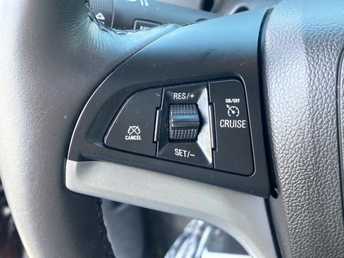 Used 2021 Chevrolet Trax LT w/ LT Convenience Package AWD/4WD image 19