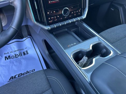 Used 2025 GMC Acadia Elevation image 24