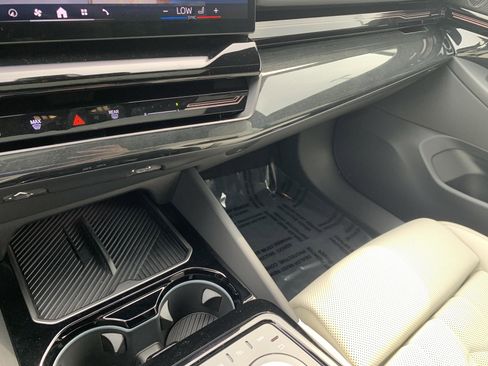 Certified 2025 BMW 530i xDrive w/ M Sport Package image 17