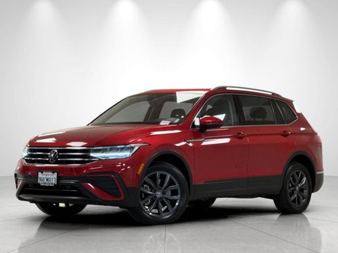Used 2023 Volkswagen Tiguan SE w/ Panoramic Sunroof Package FWD image 1