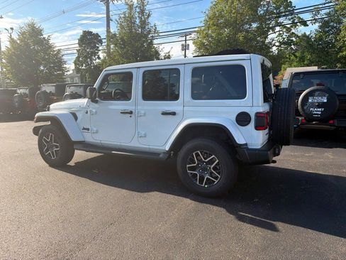 New 2026 Jeep Wrangler Unlimited Sahara AWD/4WD image 3