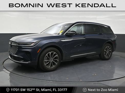 Used 2024 Lincoln Nautilus Premier AWD/4WD image 1