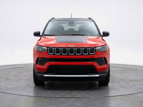 Used 2025 Jeep Compass Trailhawk AWD/4WD image 1