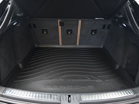 Certified 2026 Porsche Macan AWD/4WD image 24