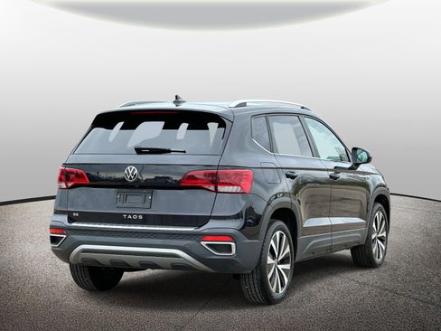 Used 2023 Volkswagen Taos SE FWD image 4