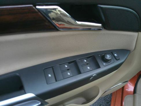 Used 2008 Saturn Vue XR image 8