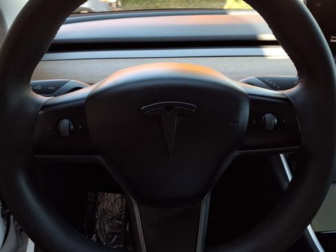 Used 2021 Tesla Model Y Long Range AWD/4WD image 10