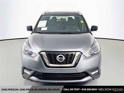 Used 2019 Nissan Kicks SR image 2