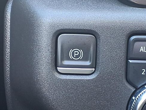 Used 2023 GMC Sierra 1500 SLT image 11