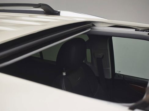 Used 2015 Cadillac Escalade Premium image 16