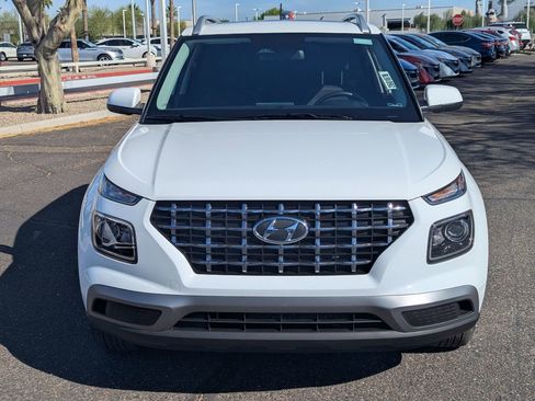 Used 2025 Hyundai Venue SEL image 9