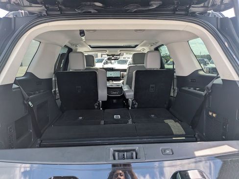 Used 2025 Ford Expedition Active image 12