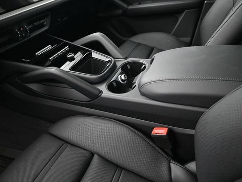 New 2026 Porsche Cayenne image 21