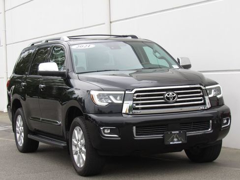 Used 2021 Toyota Sequoia Platinum AWD/4WD image 2