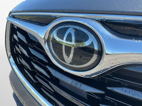 Used 2023 Toyota Highlander Limited AWD/4WD image 16