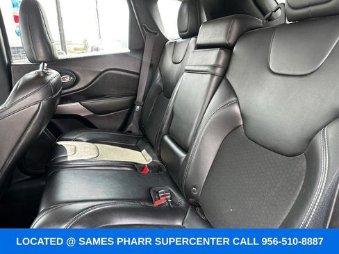 Used 2019 Jeep Cherokee Latitude Plus w/ Trailer Tow Group FWD image 16