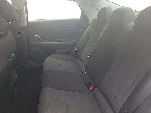 Used 2024 Hyundai Elantra SE FWD image 18