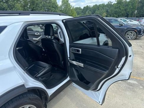 Used 2020 Ford Explorer XLT w/ Equipment Group 202A RWD image 15