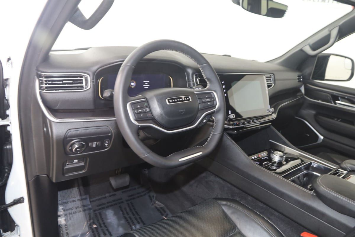 Used 2024 Jeep Wagoneer 4WD image 25
