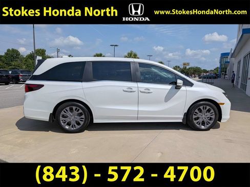 Certified 2025 Honda Odyssey Touring image 9