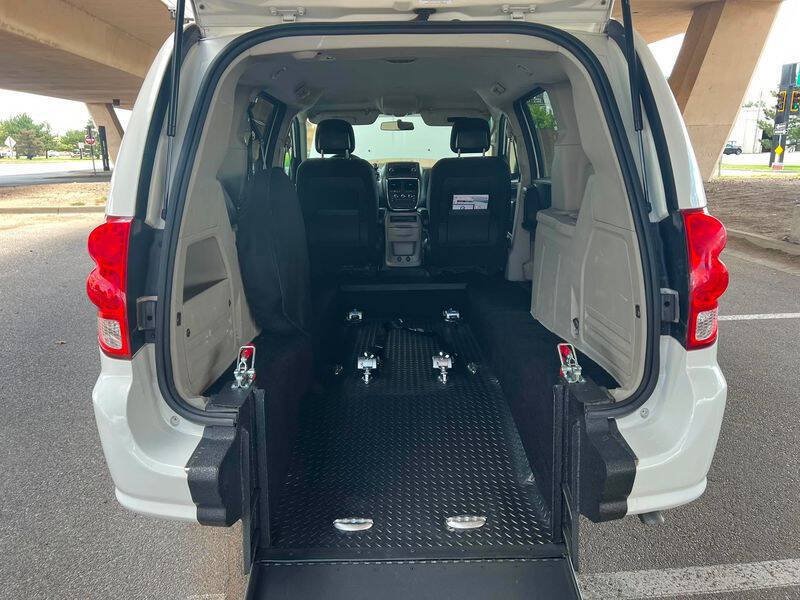 Used 2011 Dodge Grand Caravan FWD image 42