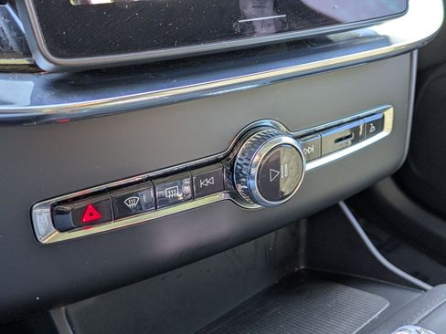 Used 2025 Volvo XC90 B6 Plus image 21