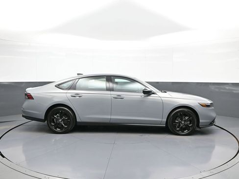 Used 2025 Honda Accord SE image 5