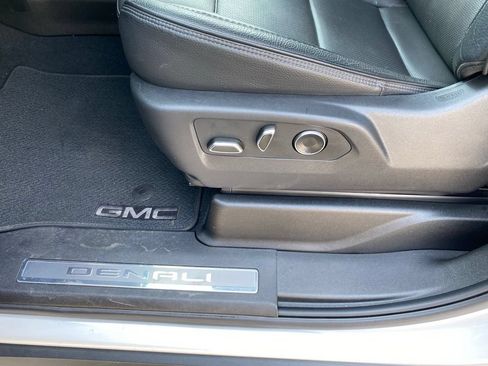 Used 2025 GMC Yukon XL Denali AWD/4WD image 16