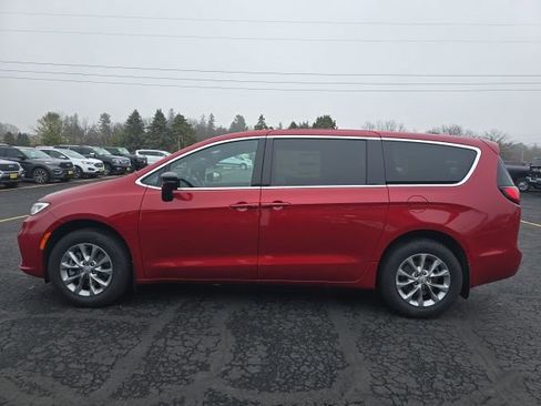 New 2026 Chrysler Pacifica Select image 4