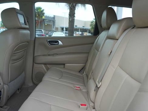 Used 2013 Nissan Pathfinder Platinum w/ Platinum Premium Pkg FWD image 14
