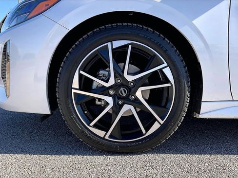 Used 2024 Nissan Sentra SR w/ SR Premium Package image 35