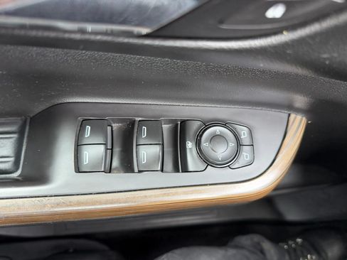 Used 2018 GMC Acadia SLE AWD/4WD image 23