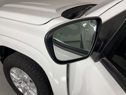 Used 2024 Nissan Frontier SV w/ SV Convenience Package image 13